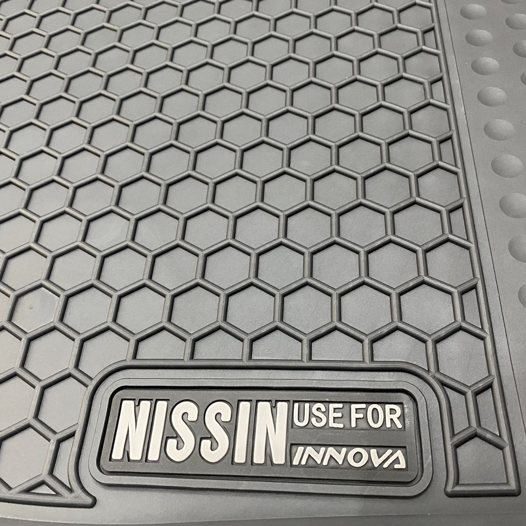 Thảm trải sàn, lót sàn cao su xe Toyota Innova 2006 - 2021, 2022, 2023 - Hàng cao su đúc không mùi- Mẫu 2