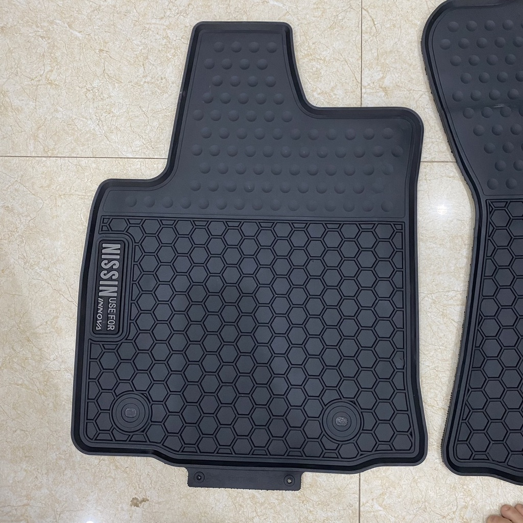 Thảm trải sàn, lót sàn cao su xe Toyota Innova 2006 - 2021, 2022, 2023 - Hàng cao su đúc không mùi- Mẫu 2
