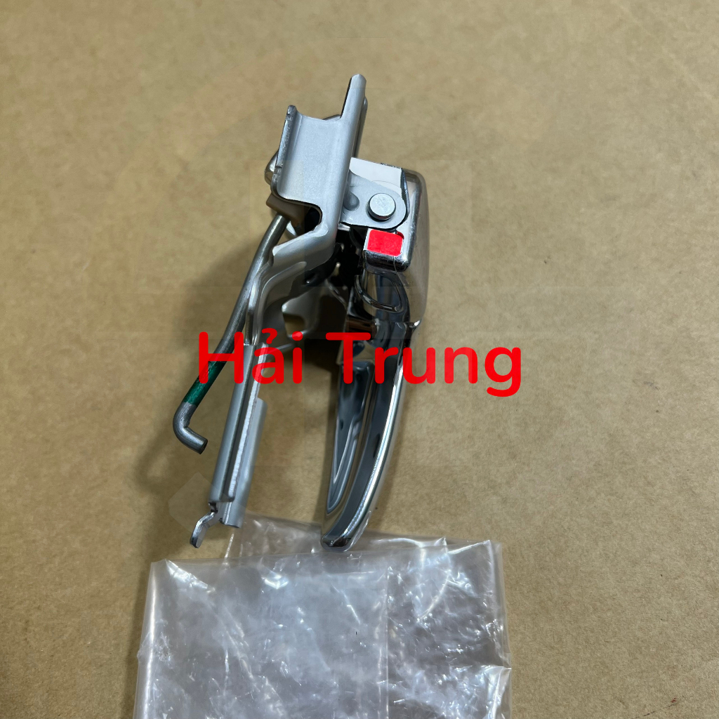 Tay mở cửa trong Mazda 626 2000-2006 chính hãng