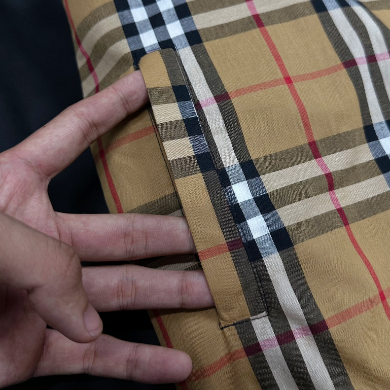 Áo Khoác Bomber Burb.Bery Phối Thân Thêu Chữ Hot New 2023 - Áo Khoác Bomber Nam Nữ Cao Cấp