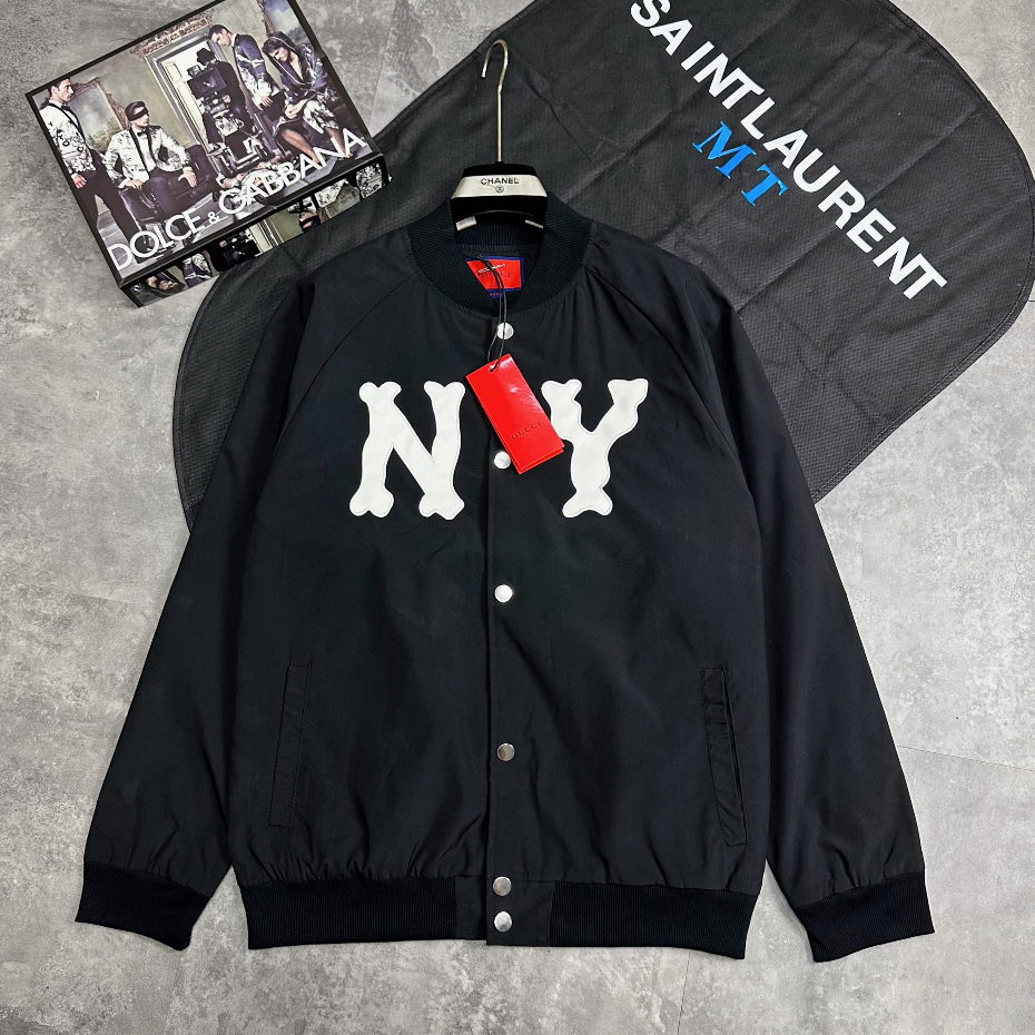 Áo Khoác Gió Bomber Gu.Ci Bản Phối Chữ Thêu Da NY Cúc Đính Kim Loại Ti Tan Mẫu Hót 2023