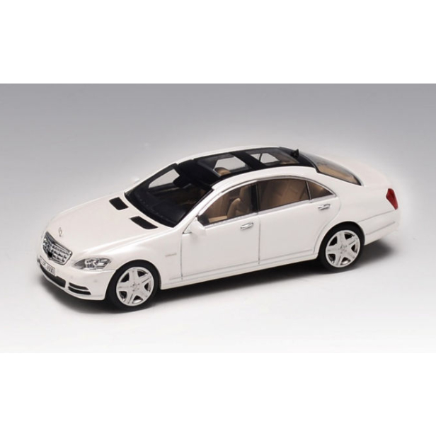 Mô hình ô tô Mercedes Benz S-CLASS S600L  1/64 MotorHelix