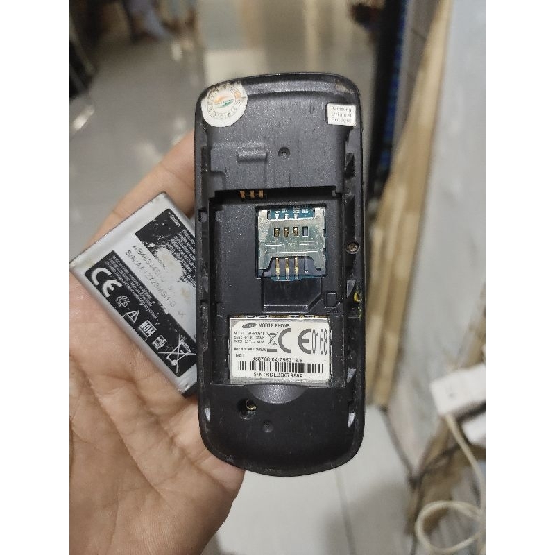 - Xác điện thoại samsung E1081T