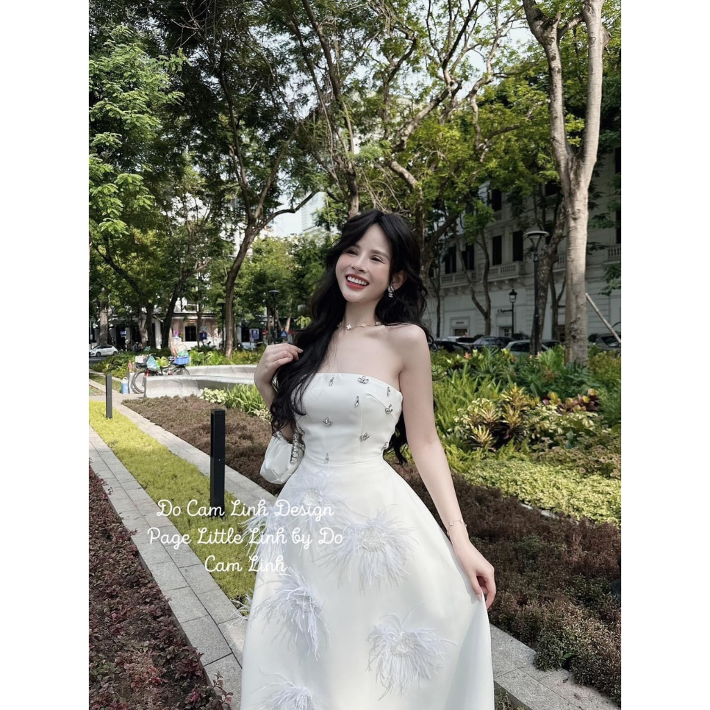 VÁY CÚP TRẮNG ĐÍNH HẠT SÁNG KÈM LÔNG VŨ RƠI 110923