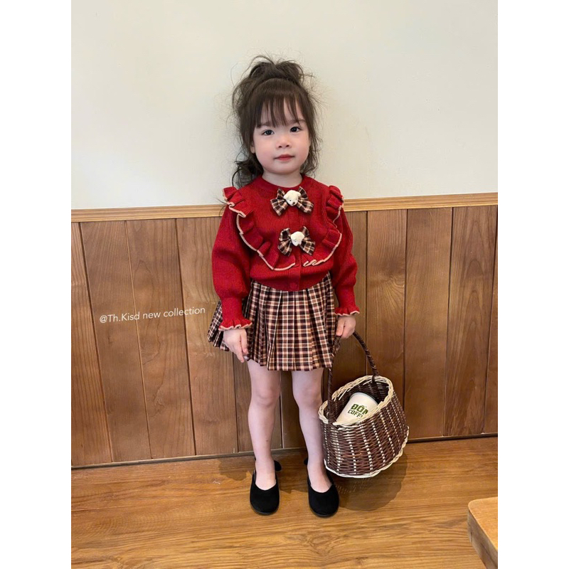 Set áo len chân váy kẻ cho bé gái siêu xinh