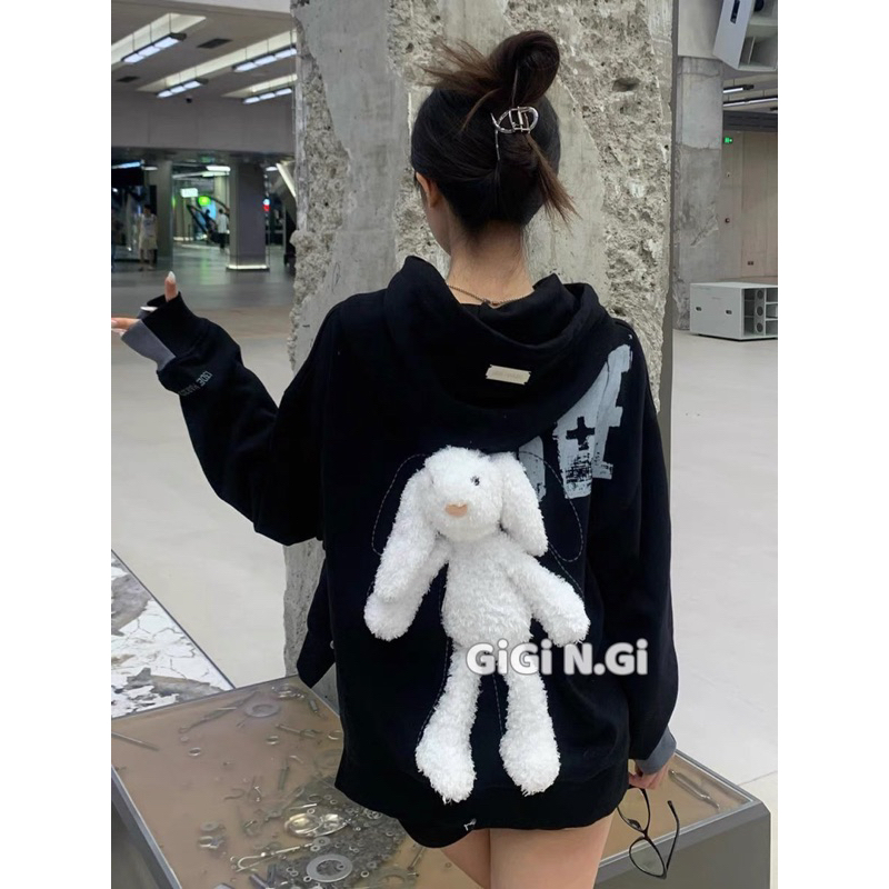 Áo hoodie 13de marzo chữ lưng đính gấu thỏ bông