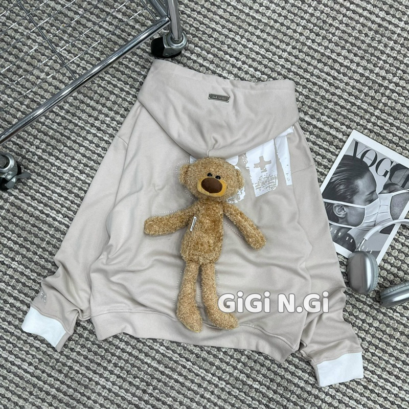 Áo hoodie 13de marzo chữ lưng đính gấu thỏ bông