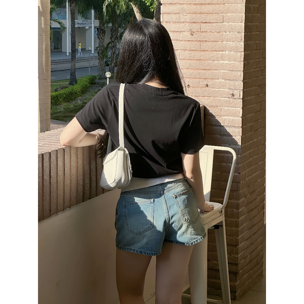 Quần jeans shorts trơn nữ 2 màu phối lưng bản gấp trắng HEYBEE HJ1605