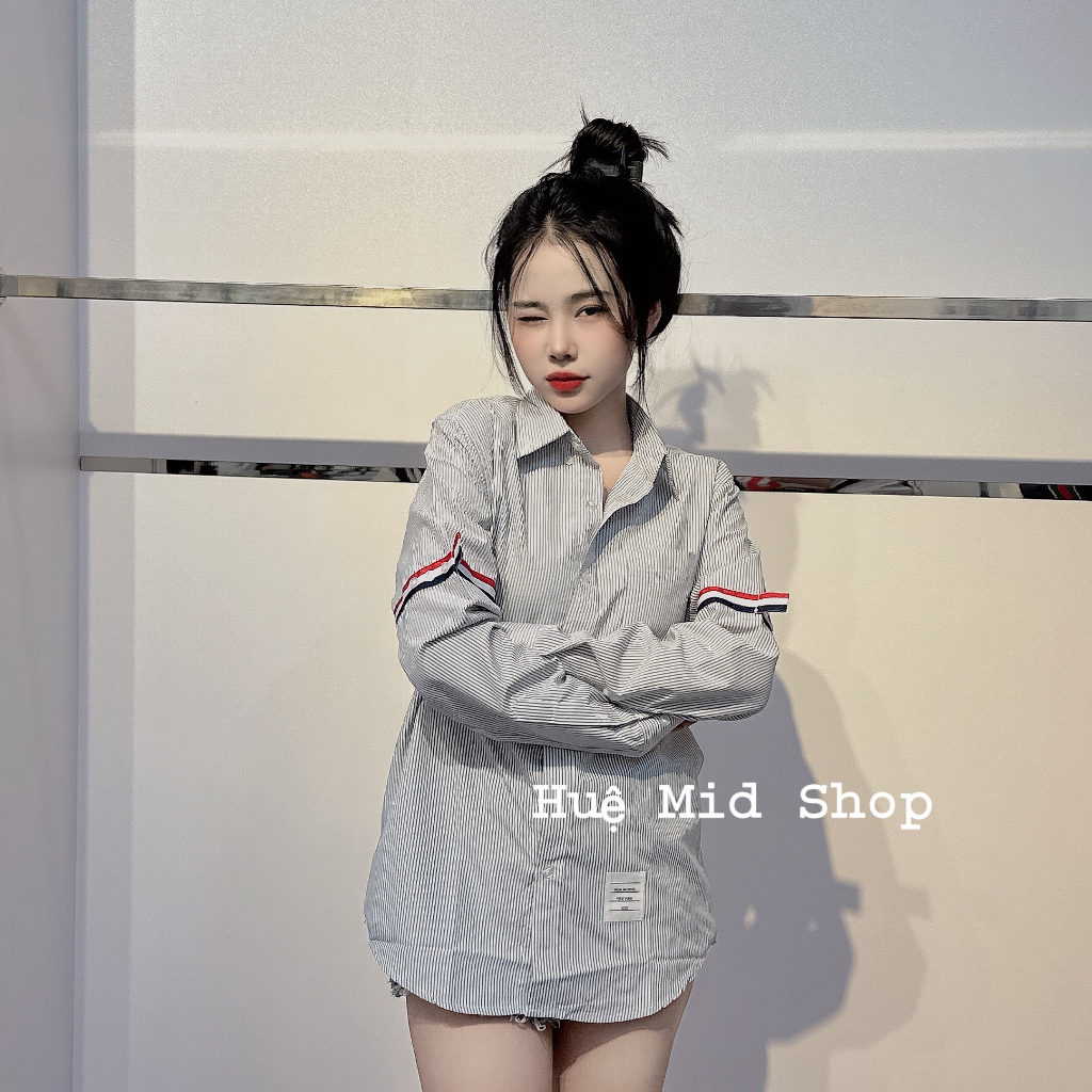 Áo sơ mi kẻ đen sọc hai tay thêu dải