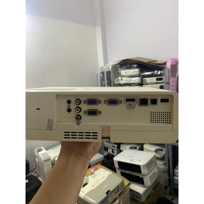 Máy chiếu chính hãng Panasonic PT-LB330 phù hợp dạy học/văn phòng/ quán.