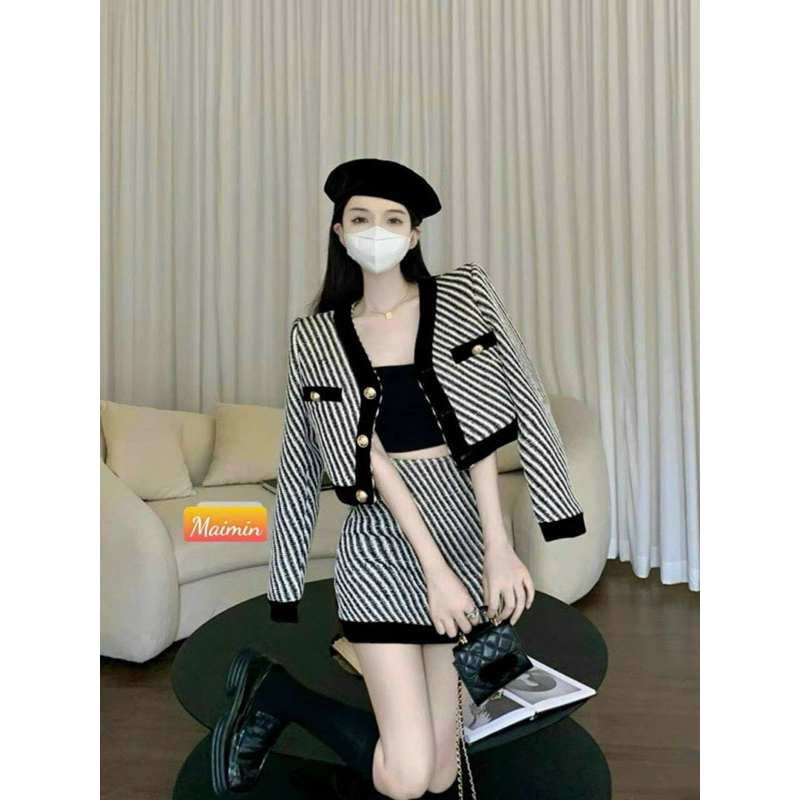 Set Dạ Kẻ Phối Những Cúc Đồng Chân Váy Ngắn Sang Chảnh