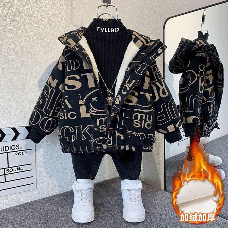 Áo khoác gió đen in chữ lót lông cừu cho bé trai