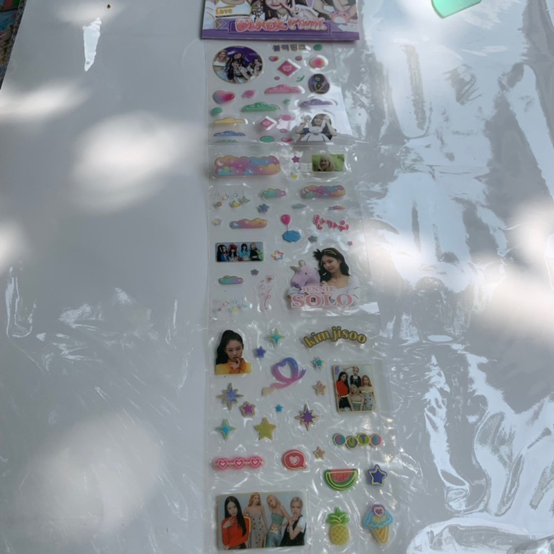 Vỉ sticker Black Pink gồm 20 bộ kèm gạt
