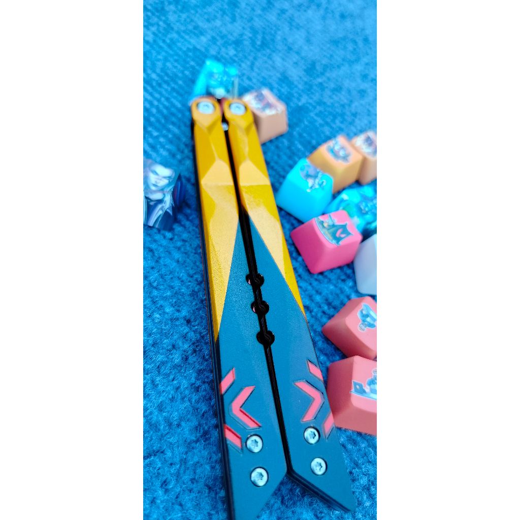 Champion Valorant full hợp kim Inox. Tặng giá đỡ decor cực ngầu