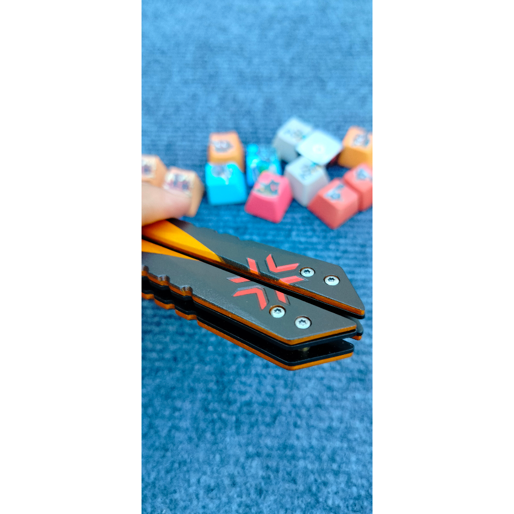 Champion Valorant full hợp kim Inox. Tặng giá đỡ decor cực ngầu