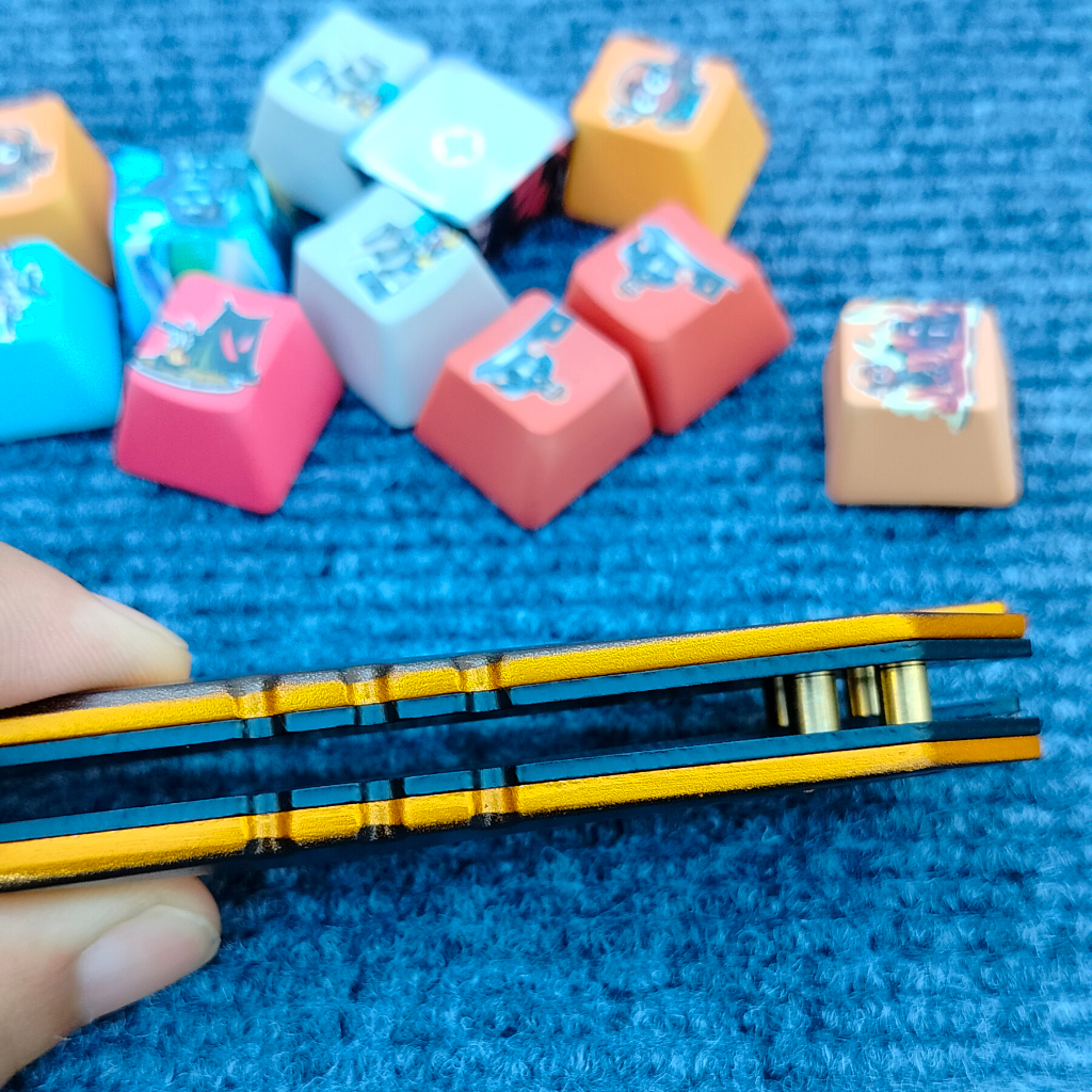 Champion Valorant full hợp kim Inox. Tặng giá đỡ decor cực ngầu