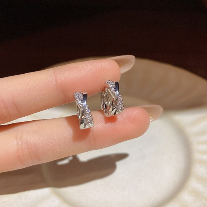 Khuyên tai chữ X ôm tai nhỏ trẻ trung phong cách Hàn Quốc KT461