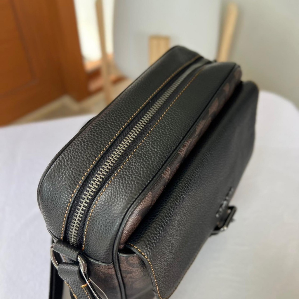 Túi xách chính hãng nam Coach  đeo chéo - Size 23* 18cm
