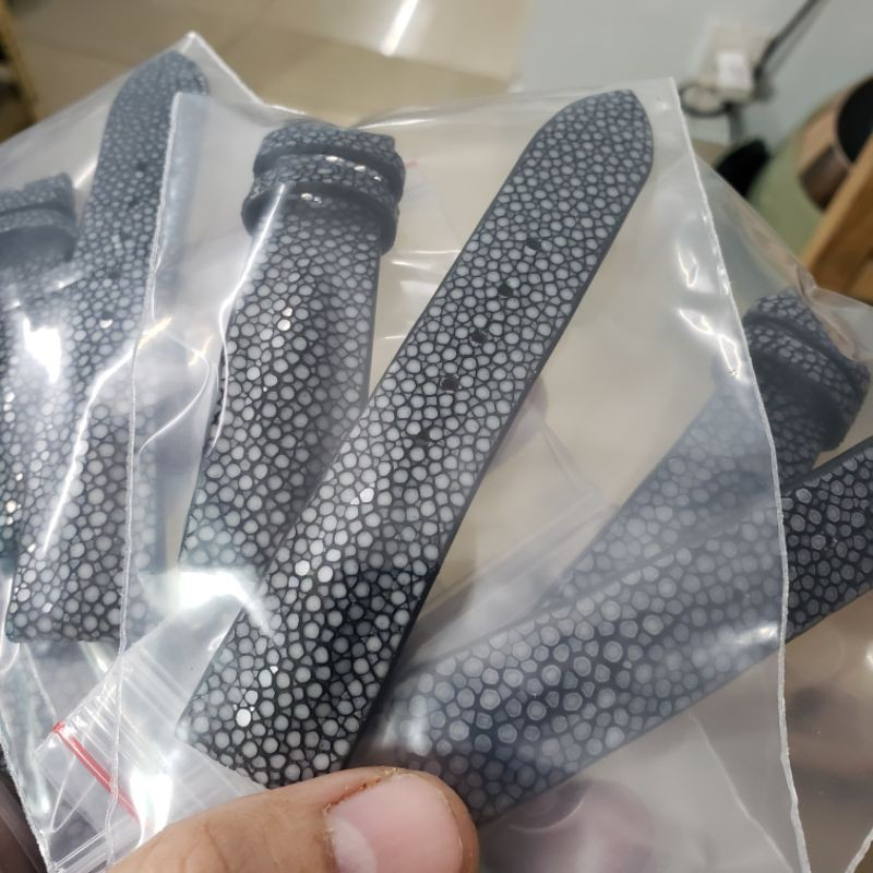 Dây đồng hồ handmade da cá đuối đen kèm khóa, tool thay dây