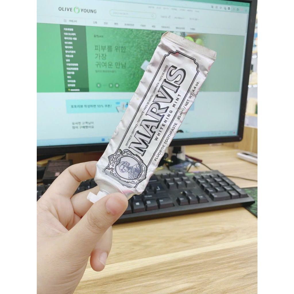 Kem đánh răng Marvis Whitening Mint Tuýp 85ml-OAM