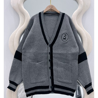 Áo Khoác Cardigan Len Thêu Logo Gấu Xám Viền Đen From Dài Rộng, Labibi