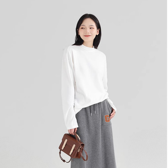 Áo nỉ Dessuu dài tay cổ tròn cao basic màu trắng