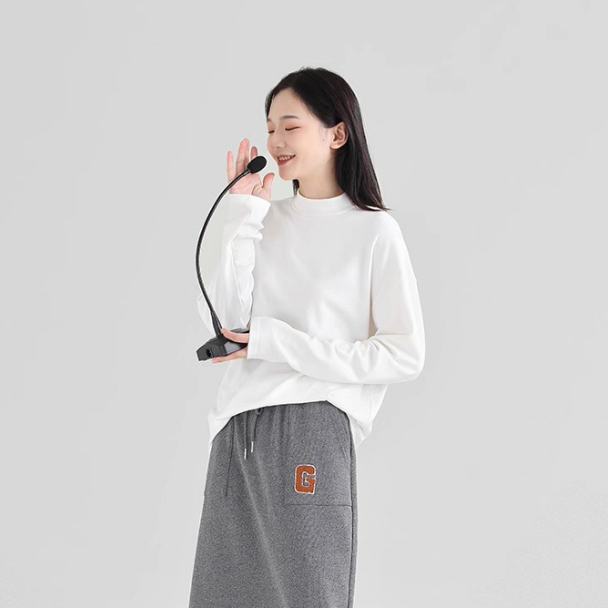 Áo nỉ Dessuu dài tay cổ tròn cao basic màu trắng