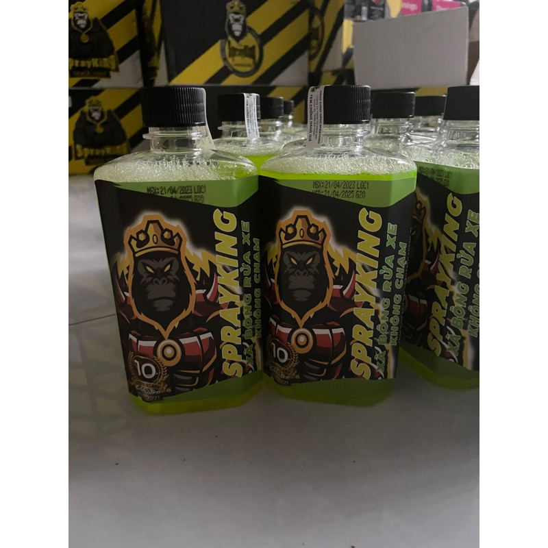 Xà bông rửa xe không chạm Sprayking 500ML và bao tay rửa xe 2 mặt