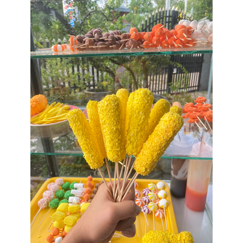 Phomai que vàng - Mô hình xiên que trưng bày