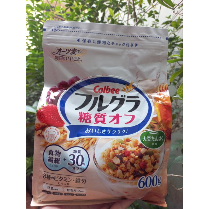 Ngũ cốc hoa quả Calbee màu trắng ít đường 600g