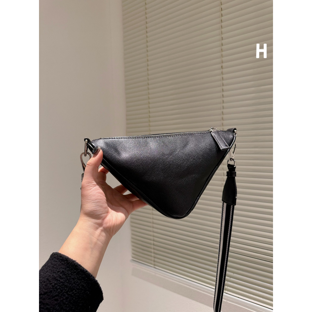 TÚI PRADA TAM GIÁC SZ28