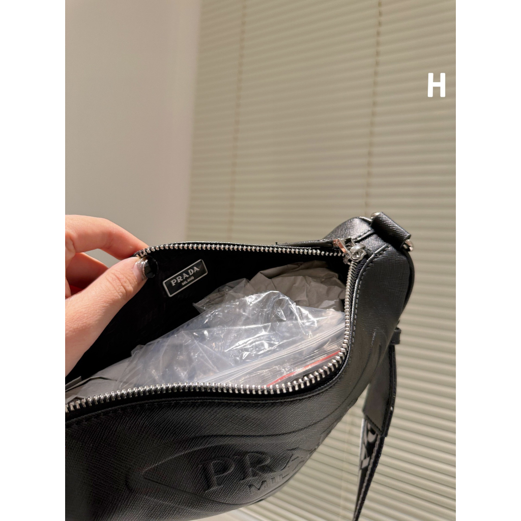 TÚI PRADA TAM GIÁC SZ28