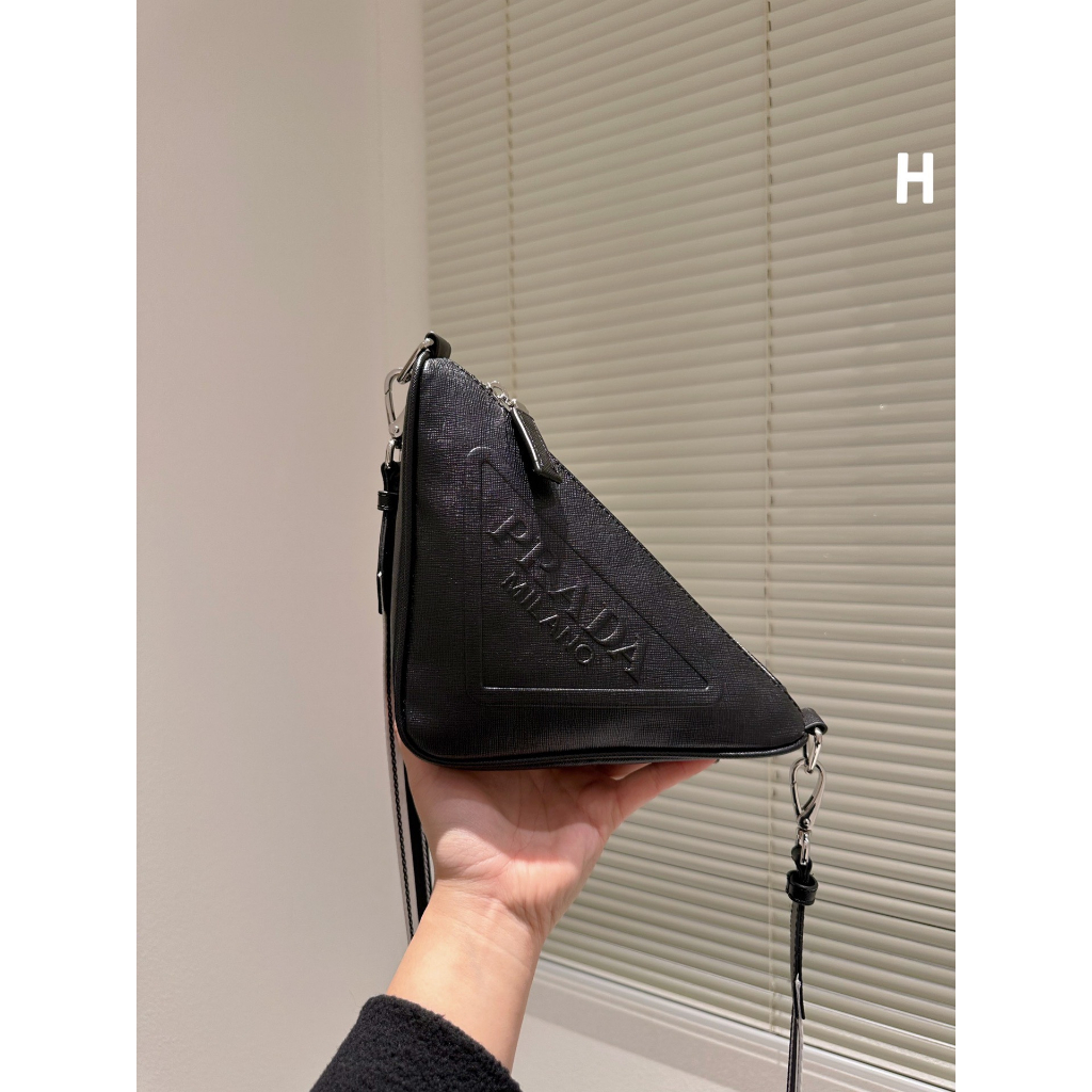 TÚI PRADA TAM GIÁC SZ28