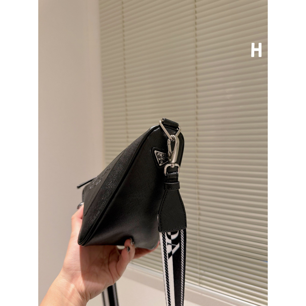 TÚI PRADA TAM GIÁC SZ28