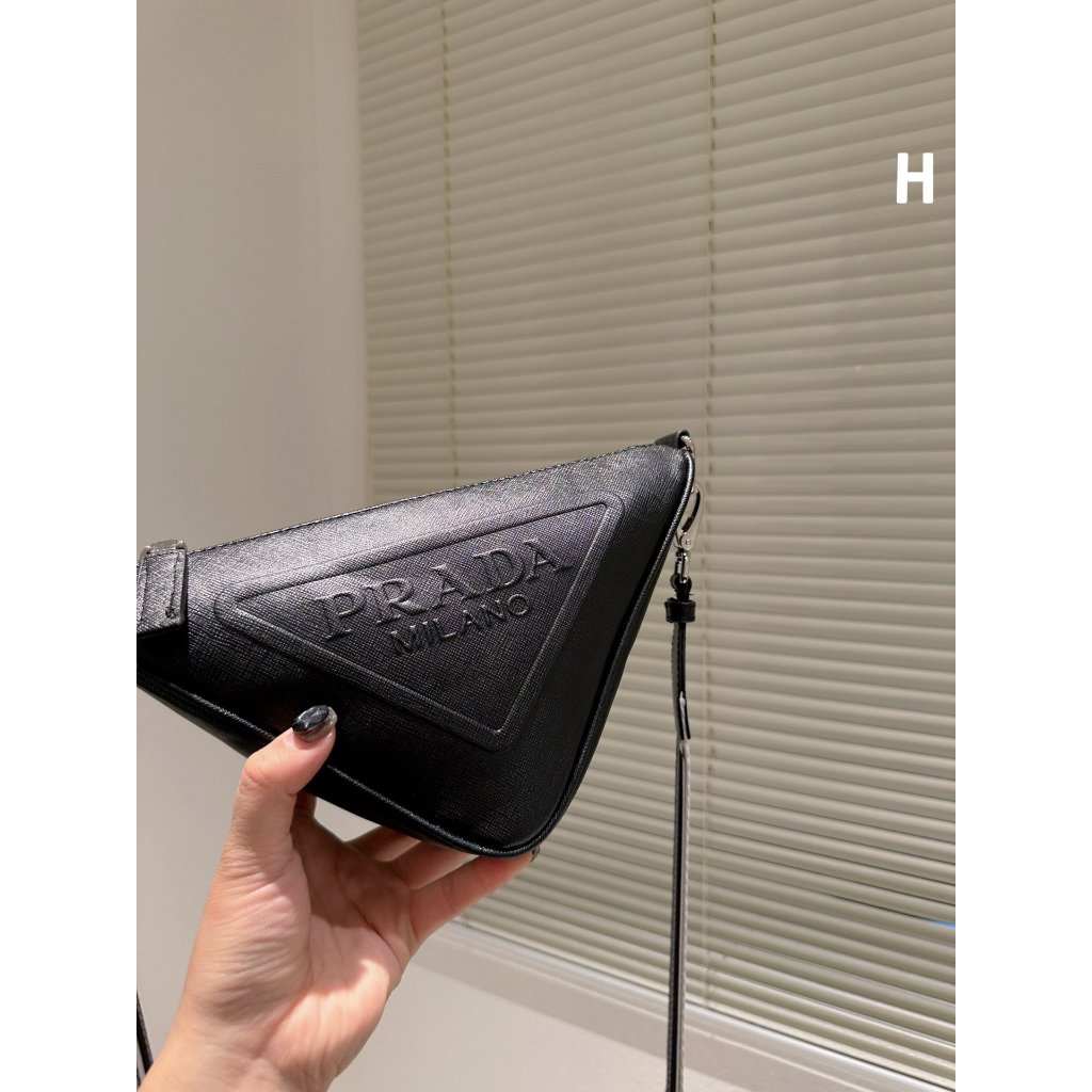 TÚI PRADA TAM GIÁC SZ28