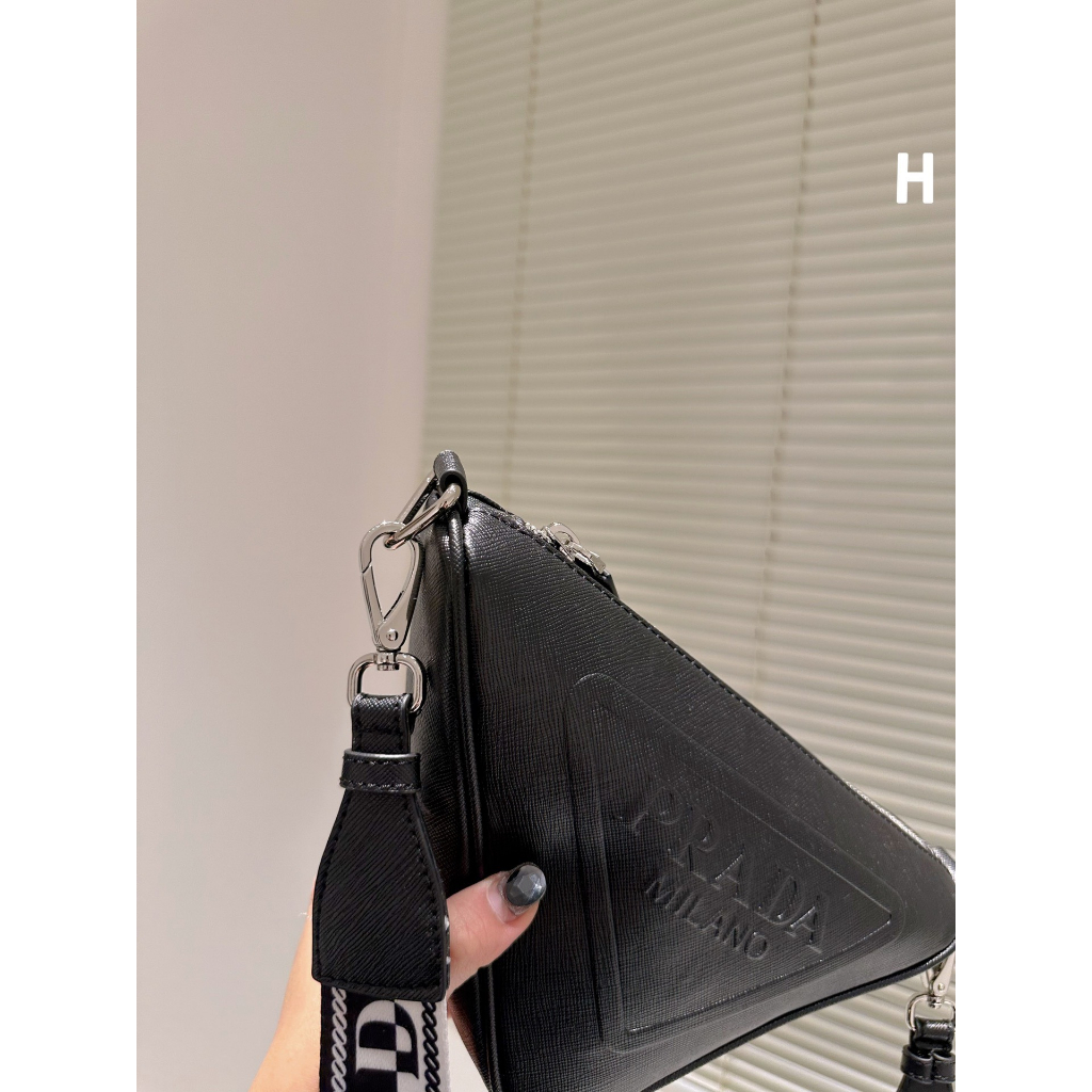 TÚI PRADA TAM GIÁC SZ28