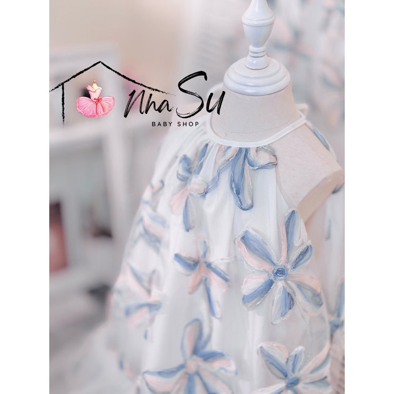 Đầm yếm hoa 3D Nhà Su Shop cho mẹ và bé màu trắng xanh, thời trang cặp đôi mẹ và bé gái cho mùa hè đi biển