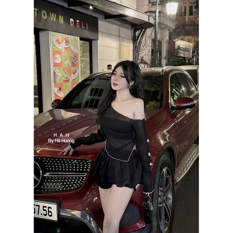 Set áo lệch vai tay nơ mix quần váy xếp ly