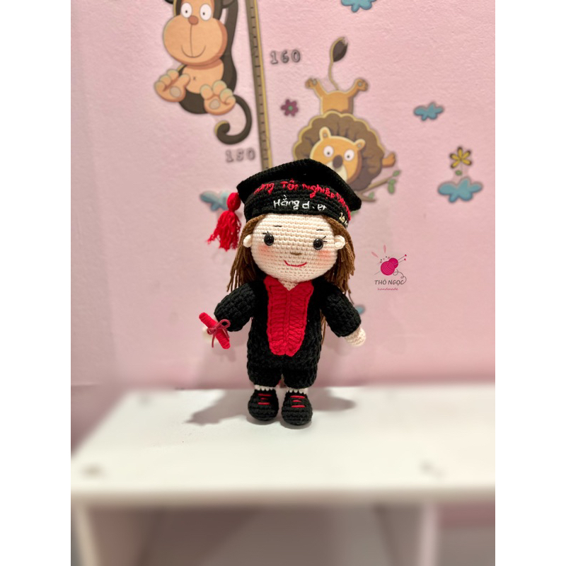 Búp bê tốt nghiệp bằng len thủ công handmade
