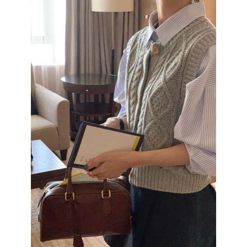 Set áo sơ mi kẻ xanh tay phồng và gile len xám hàng Quảng châu