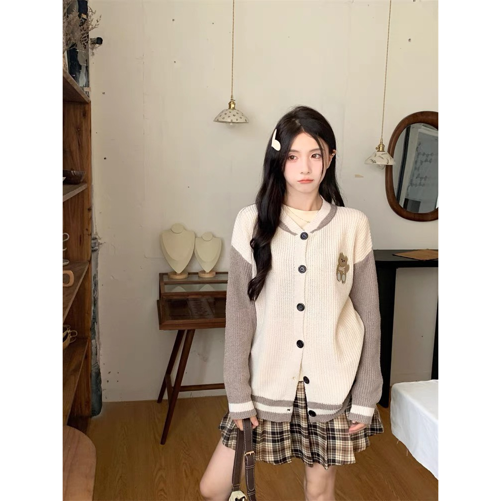 Áo cardigan len thêu hình gấu cadigan khoác ngoài deliz cổ tàu tay phối màu dễ thương | BigBuy360 - bigbuy360.vn