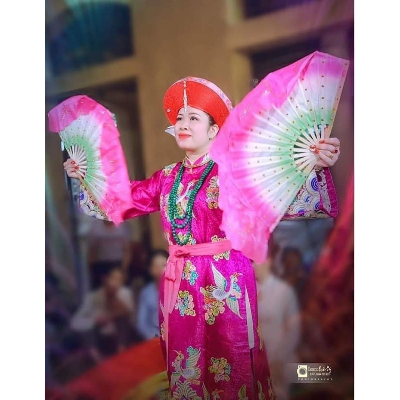 QUẠT MÚA HẦU CÔ CHÍN