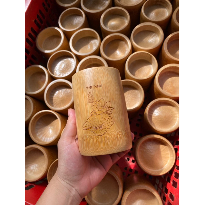 Cốc tre khắc biểu tượng Việt Nam