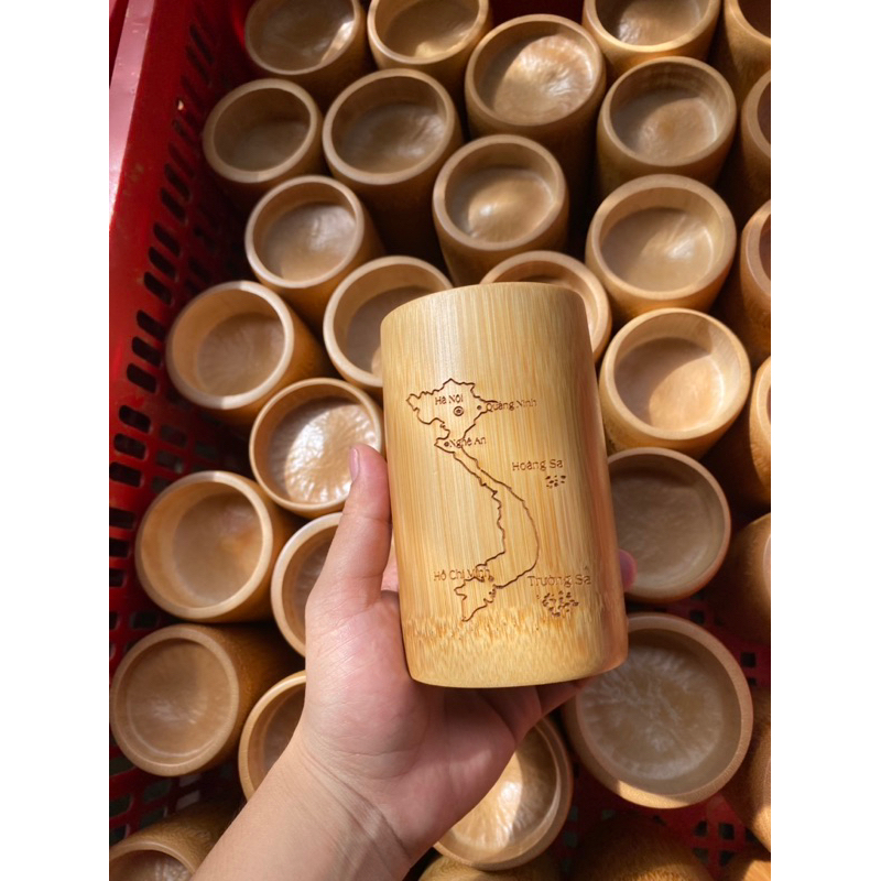 Cốc tre khắc biểu tượng Việt Nam