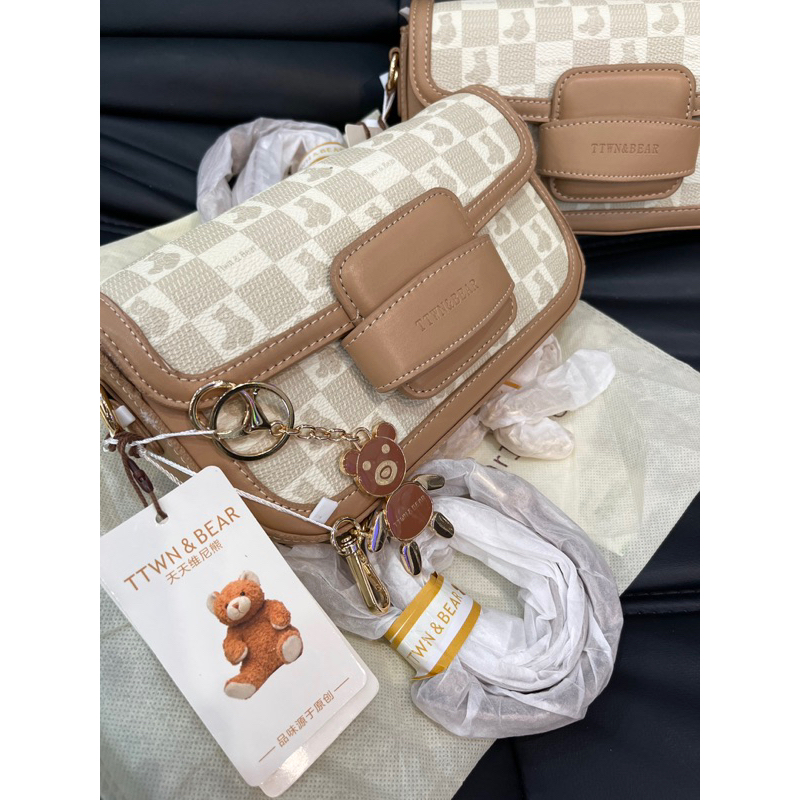 Túi TTWN BEARrr kèm charm size 24
