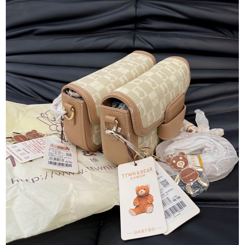 Túi TTWN BEARrr kèm charm size 24
