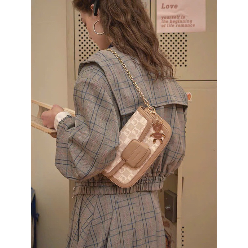 Túi TTWN BEARrr kèm charm size 24