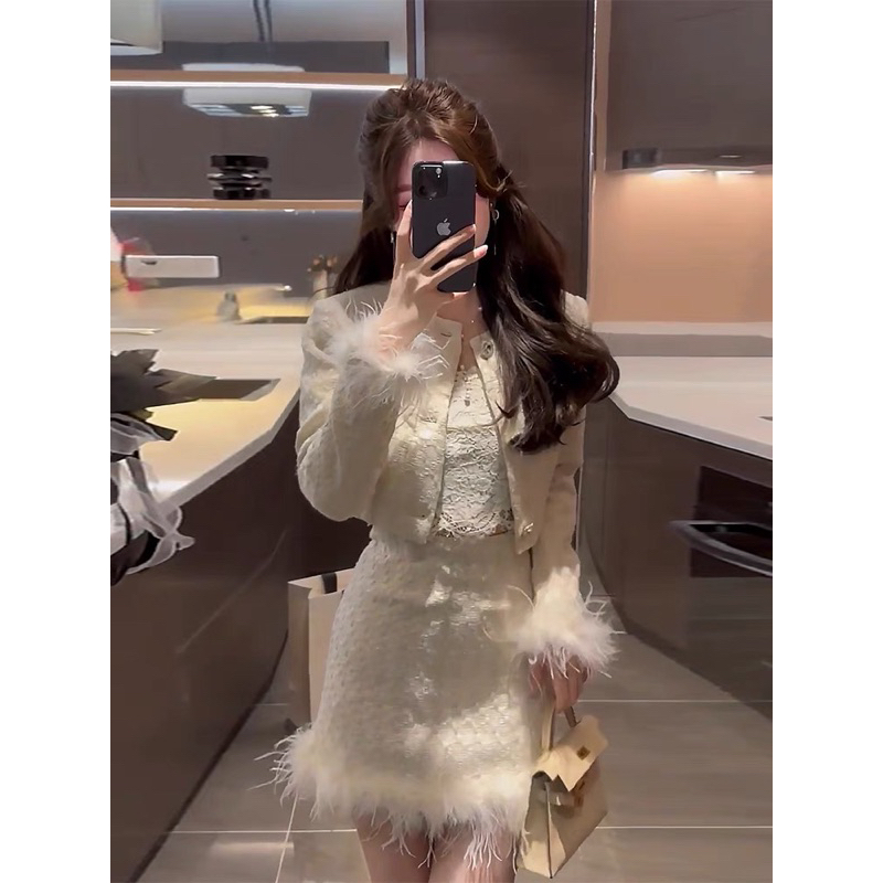 Sét váy dạ dài tay phối lông vũ