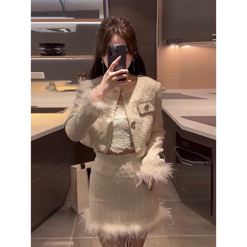 Sét váy dạ dài tay phối lông vũ