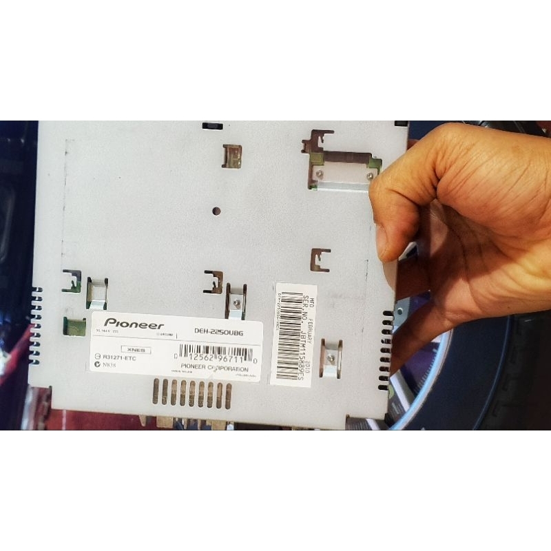 Máy phát nhạc liền Amply PIONEER DHE -2250UBG. Tính năng usb/aux/cd mp3/radio/out put rca.